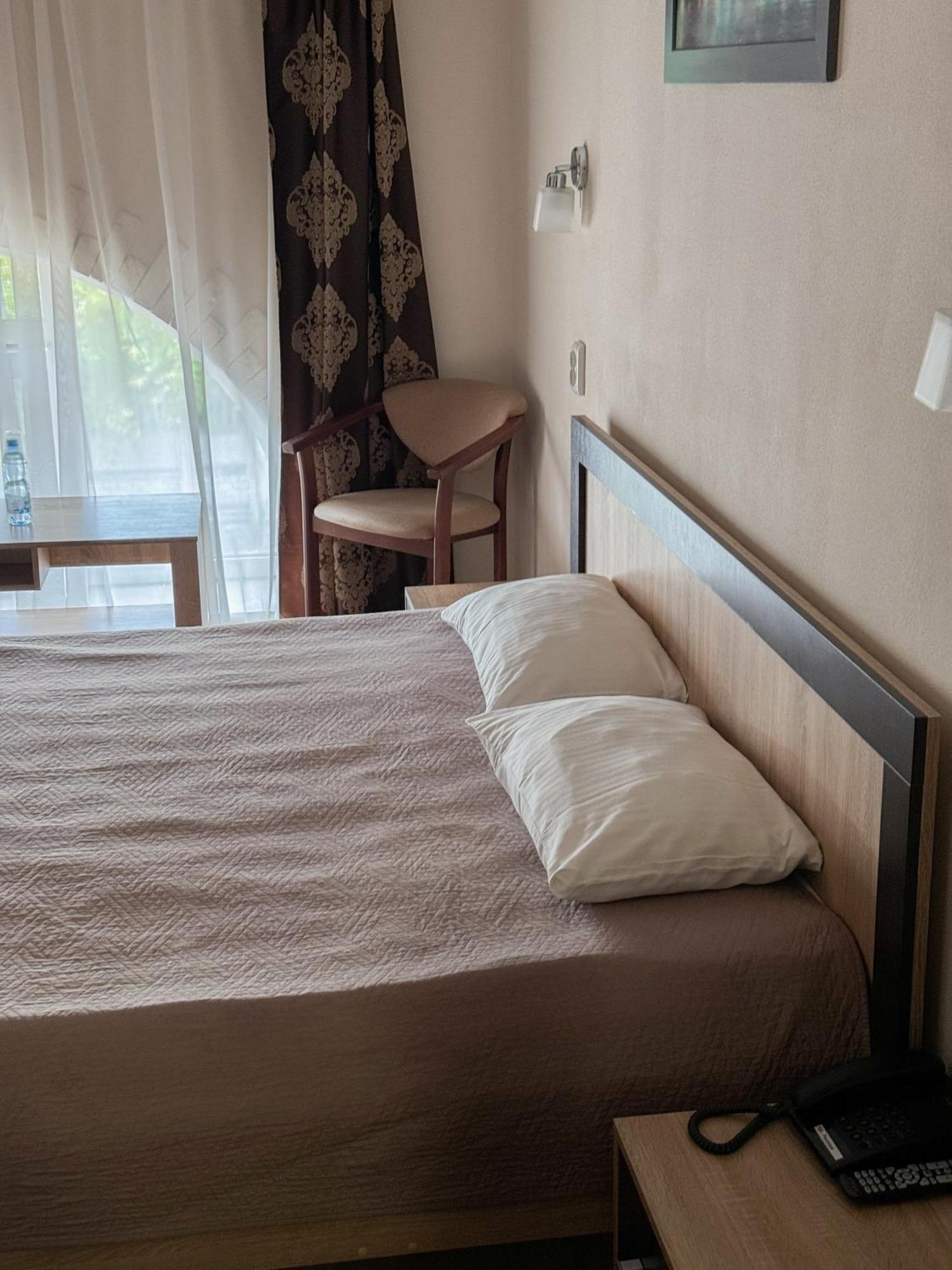 Орк "Блісс" Hotel Rivne Exterior photo